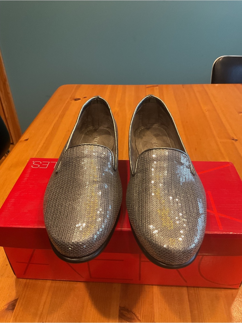 AEROSOLES BETUNIA FLATS DARK SILVER METALLIC WOMENS SZ 8 BLINGY SEQUINS NEW